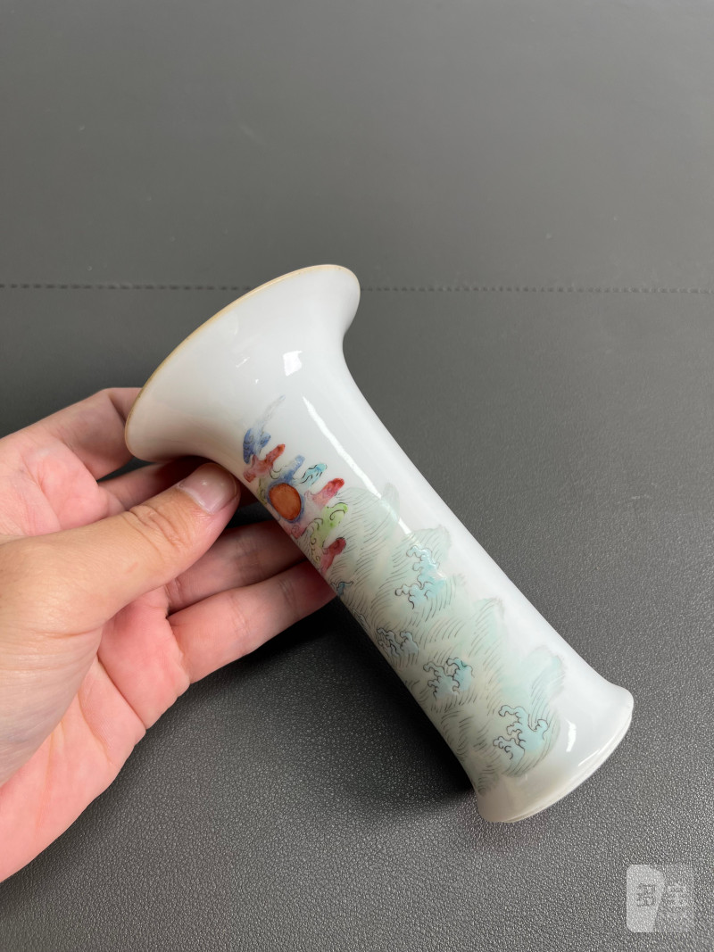 清道光  粉彩仕女图小花觚 - 图7